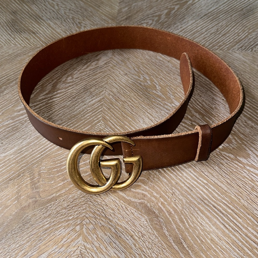 Gucci 2535/75/Leather belt with Double G buckle. Paperwork, and box included.
